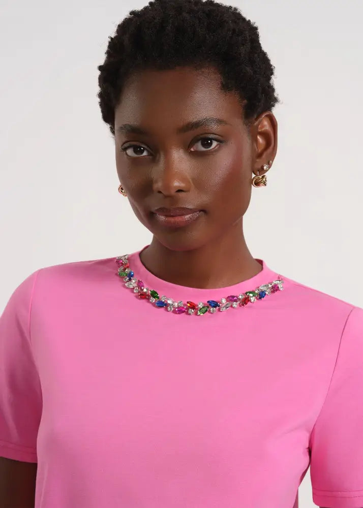 Necklace-Inspired Scoop Neck Short Sleeve Tee